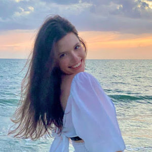 Meet your Posher, Olivia